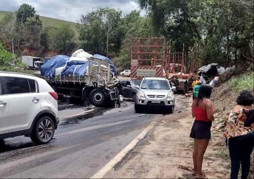 Grave acidente na BR-101 em Itabela causa duas mortes e deixa um ferido