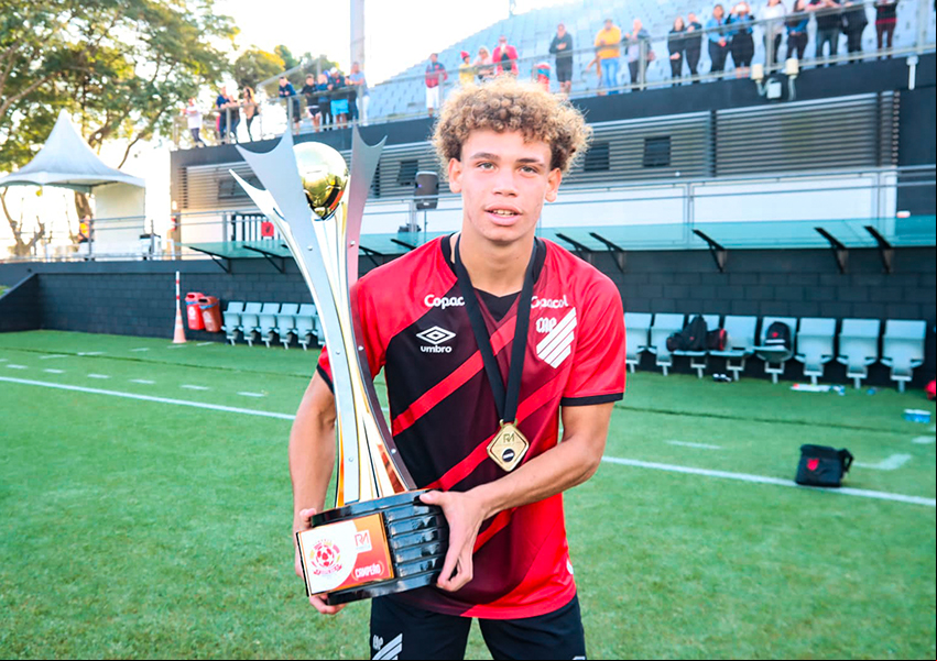 Livramentense Rhichey Filho brilha no futebol Paranaense