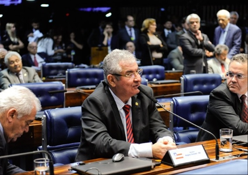 MI das Fake News quer pena mais dura para notícias falsas sobre saúde