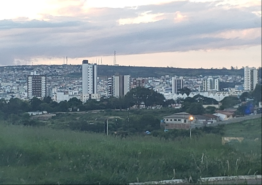 Dois homens morrem após ciclista ar atirando em Vitória da Conquista