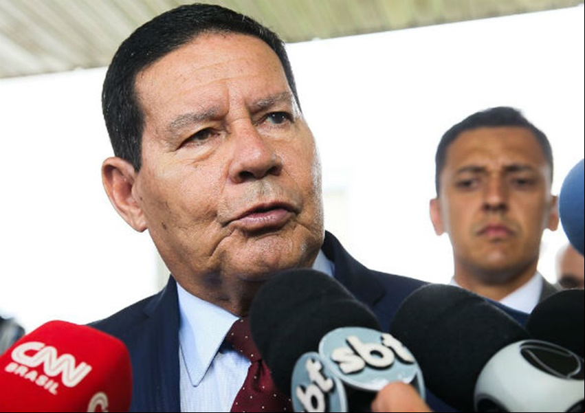 Hamilton Mourão elogia indicado por Lula para Ministério da Defesa