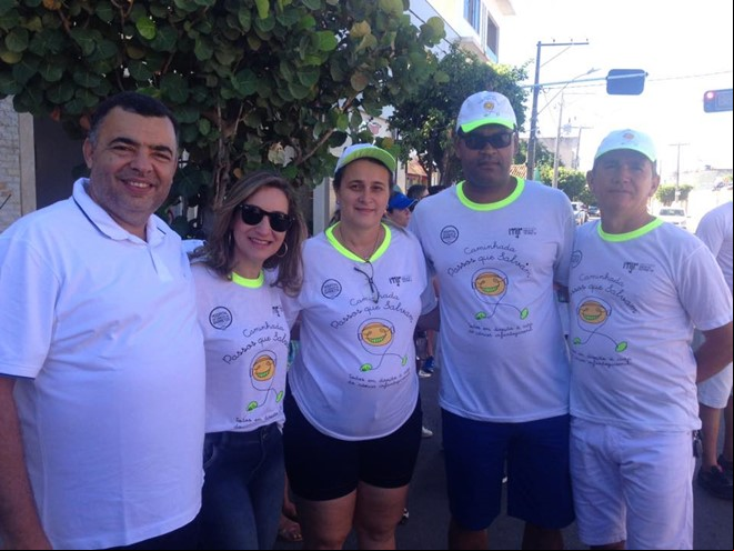 Prefeito eleito e primeira dama participam da 4ª caminhada 
